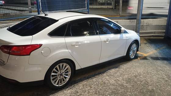 FORD FOCUS 2.0 TITANIUM PLUS FASTBACK 16V FLEX 4P POWERSHIFT